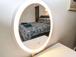 Cottage | 2 bedrooms, individually decorated, individually furnished, free WiFi