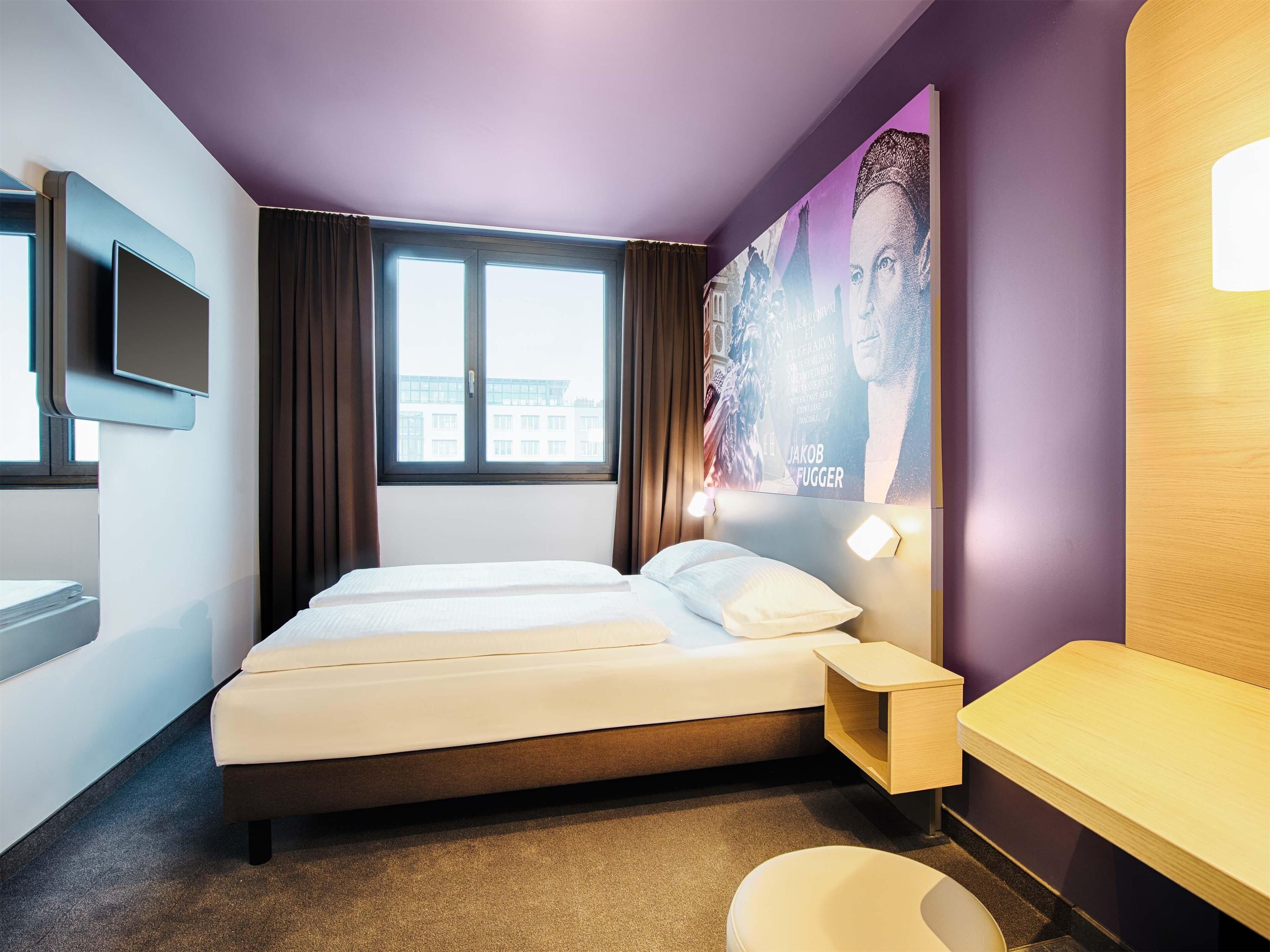 double room | hypo-allergenic bedding, desk, soundproofing, free wifi