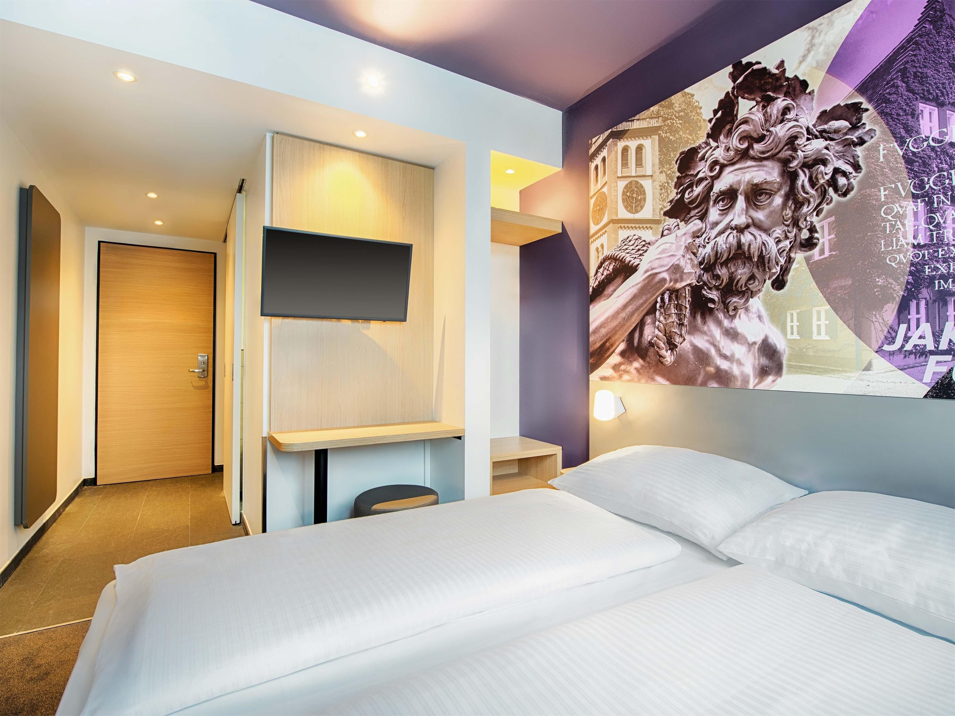 double room | hypo-allergenic bedding, desk, soundproofing, free wifi