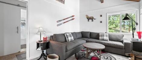 Smart TV, fireplace, ping pong