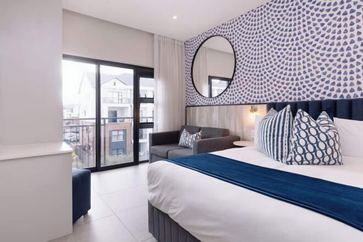 Premium bedding, in-room safe, desk, blackout curtains