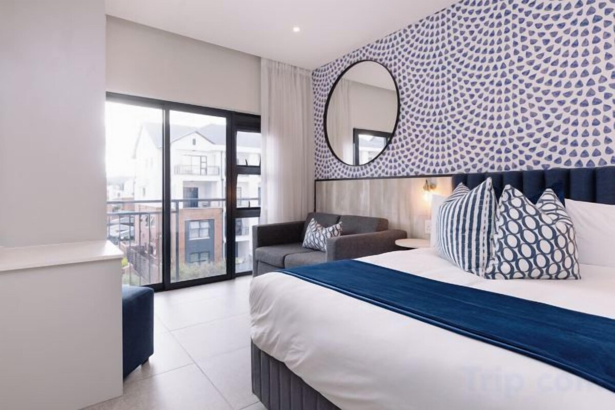 Standard Room, 1 Queen Bed With Sofa Bed, Non Smoking, City View