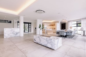 Premium-huvila | Ruokailu omassa huoneessa