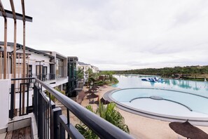 Executive Studio Suite, 1 Queen Bed with Sofa bed, Non Smoking, Lagoon View | Balcony view