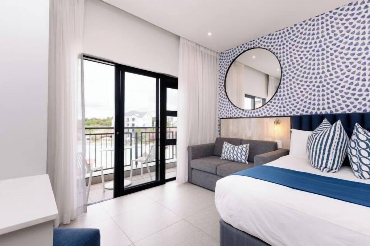 Premium bedding, in-room safe, desk, blackout curtains