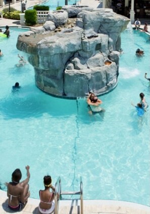 Outdoor pool, a heated pool - ⭐️STAR ISLAND RESORT 🎆4th ofJULY 🎇 (Kissimmee)