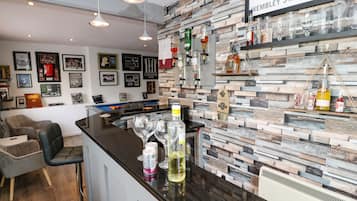 Cottage | Private kitchen | Fridge, dishwasher, electric kettle, toaster