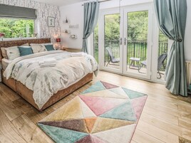 3 habitaciones, decoración personalizada y muebles diferentes 