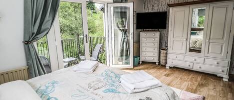 Cottage | 3 bedrooms, individually decorated, individually furnished, free WiFi