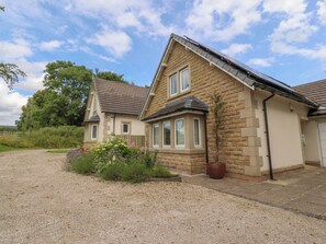 Exterior - Low Orchard House (Preston)