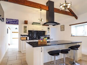 Cottage | Private kitchen | Fridge, electric kettle, toaster, cookware/dishes/utensils - Y Beudy (the Dairy (Oswestry)