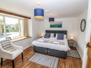 Cottage | 4 bedrooms, individually decorated, individually furnished, free WiFi - Y Beudy (the Dairy (Oswestry)