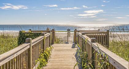 Three Bedroom Resort Condo close to Golf, Beach, Shopping & Popular Attractions