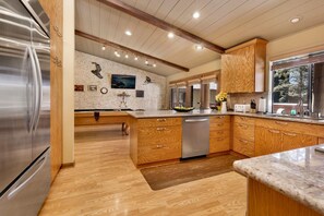 Private kitchen - Moose Manor #2012 by Big Bear Vacations (Big Bear Lake)