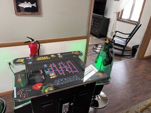 Game room - Hike, Ski, Fish or Relax in Hot Tub. the BearHouse (Albrightsville)
