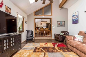 Smart-TV, Kamin, Videospiele, Arbeitsbereiche