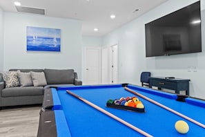 Games room - SLEEP UP TO 32! 1 Block to MAIN ST, WALK to the Beach+ATTRACTIONS Private Pool!! (North Myrtle Beach)