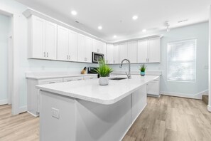 Fridge, microwave, oven, stovetop - BRAND NEW CONSTRUCTION 1 BLOCK TO THE BEACH ACCESS AND MAIN ST PRIVATE POOL/SPA (North Myrtle Beach)