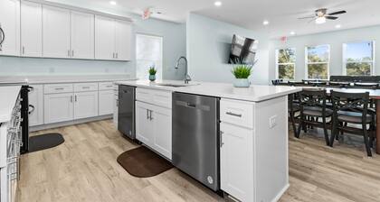 BRAND NEW CONSTRUCTION 1 BLOCK TO THE BEACH ACCESS AND MAIN ST PRIVATE POOL/SPA