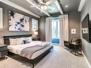 5 bedrooms, iron/ironing board, WiFi, bed sheets