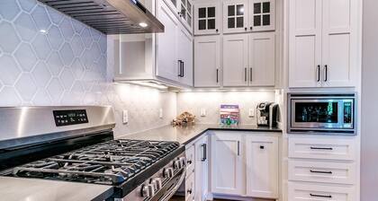 Carlton Landing- Rhythm and Blue! Lake View Home