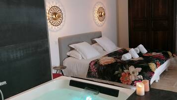 1 chambre, bureau, fer et planche Ă repasser, lit parapluie