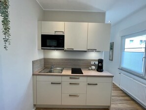 Fridge, microwave, stovetop, coffee/tea maker - Apartment Ahr-flair (Bad Neuenahr-Ahrweiler)