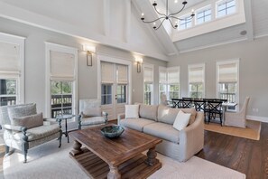 Televisión y futbolito 