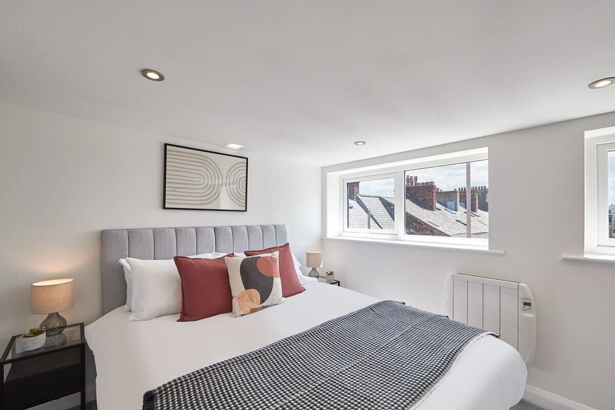 3 bedrooms, premium bedding, iron/ironing board, WiFi