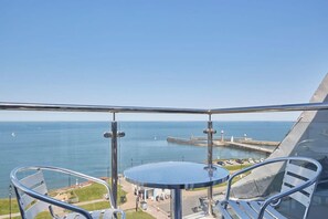 Property grounds - Host & Stay | Pier View Penthouse (Whitby)