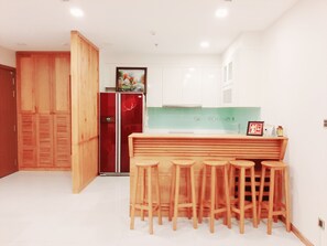 Private kitchen - Spacious Modern 4-bed 140sqm Vinhomes Apartment (Ho Chi Minh City)
