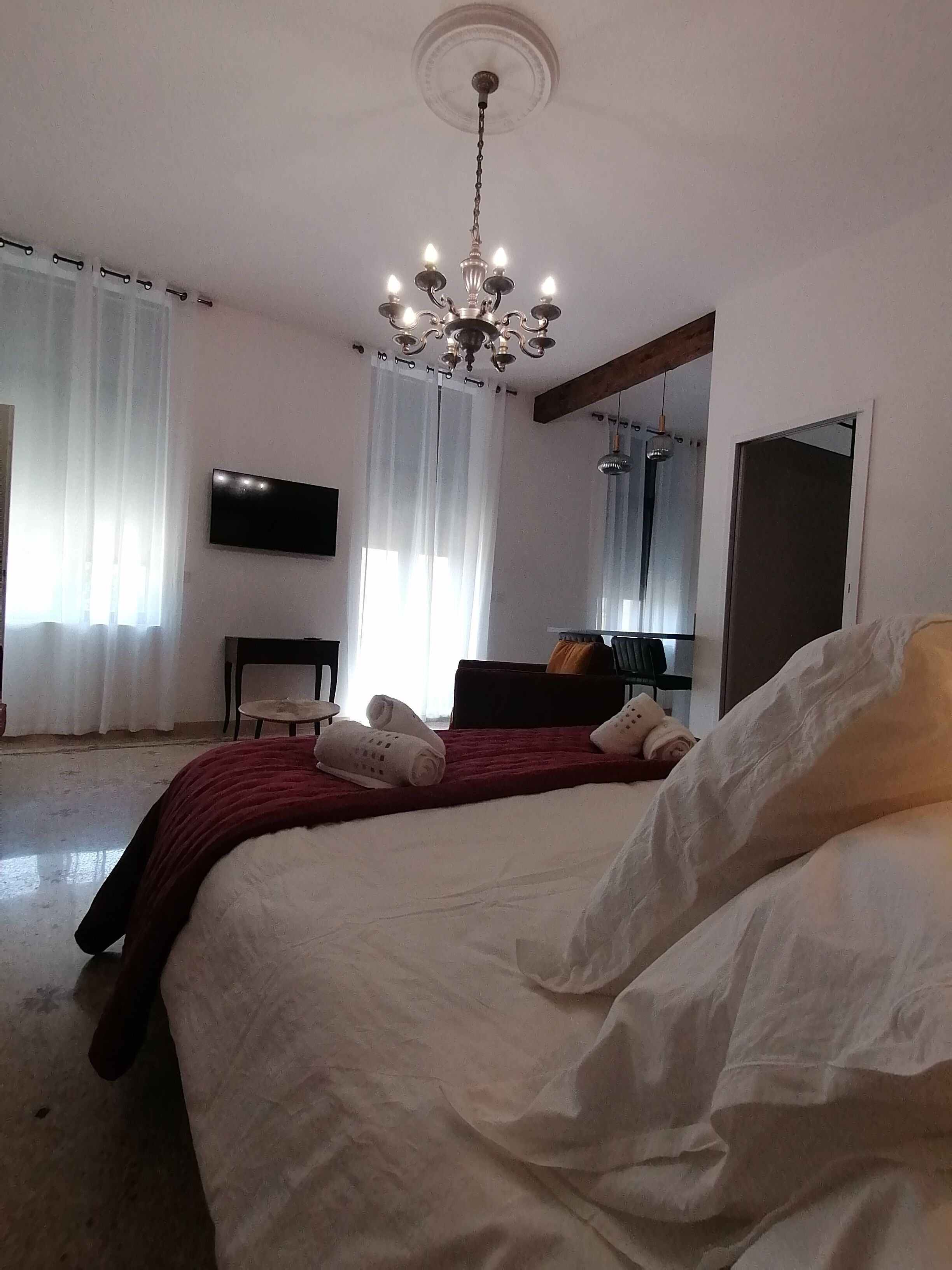 1 slaapkamer, een strijkplank/strijkijzer, wifi, beddengoed