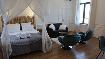 1 dormitori, escriptori, un bressol de viatge i wifi gratuïta