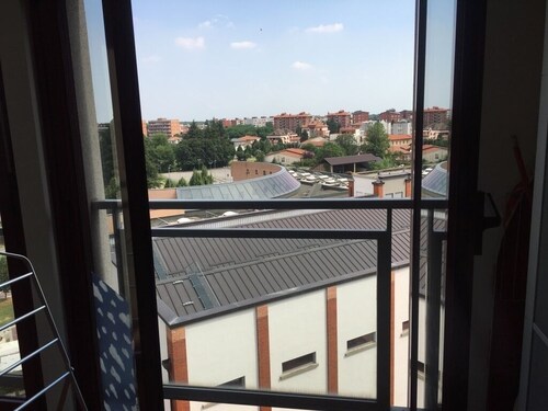 appartamento luminoso  con balcone, silenzioso davanti a un parco vicino a GYM