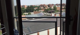 appartamento luminoso con balcone, silenzioso davanti a un parco vicino a GYM