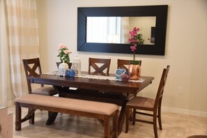 In-room dining - Windsor At Westside-2018emdil 4 Bedroom Home by RedAwning (Kissimmee)