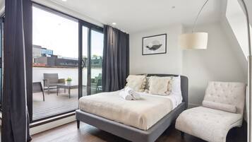 2 bedrooms, iron/ironing board, travel crib, free WiFi