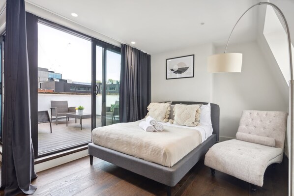 2 bedrooms, desk, iron/ironing board, free WiFi