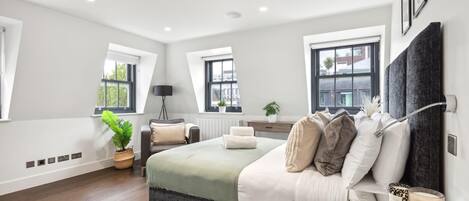 2 slaapkamers, een strijkplank/strijkijzer, reisbedje, gratis wifi