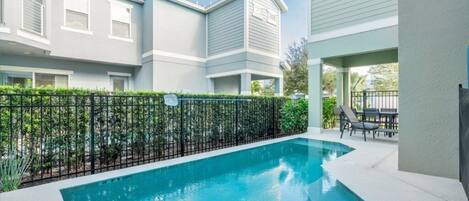 游泳池 | 溫水游泳池