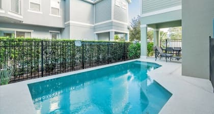 Beautiful Home Near Disney With Private Pool! 5 Bedroom Villa by RedAwning