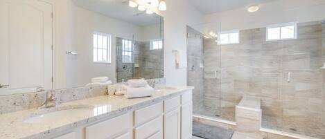 Villa, 5 Bedrooms | Bathroom | Towels