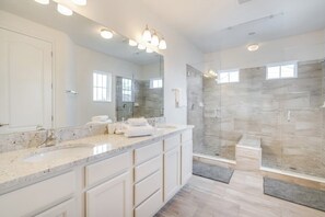 Villa, 5 habitaciones | Baño | Toallas 