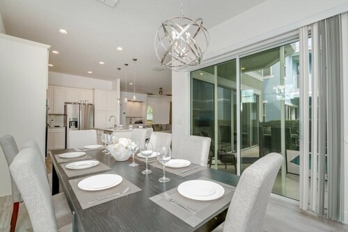 Beautiful Home Near Disney With Private Pool! 5 Bedroom Villa by RedAwning