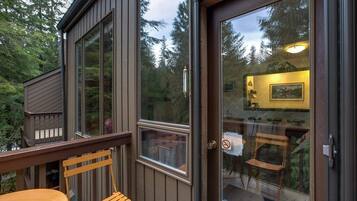 Condo, 2 Bedrooms | Property grounds