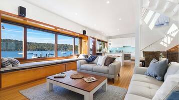 Televisio, Netflix, kirjoja, suoratoistopalvelut