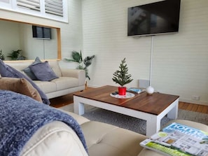 Télévision, Netflix, services de streaming, espaces bureaux