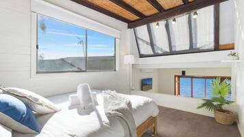 3 bedrooms, desk, iron/ironing board, travel cot