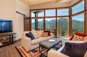 House, 3 Bedrooms | Living room