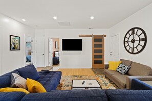 House, 3 Bedrooms | Living room